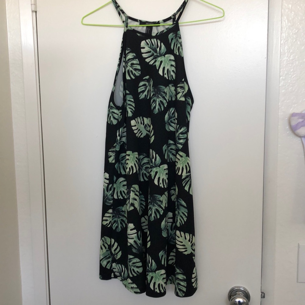 Cute tropical forever 21 leaf halter dress